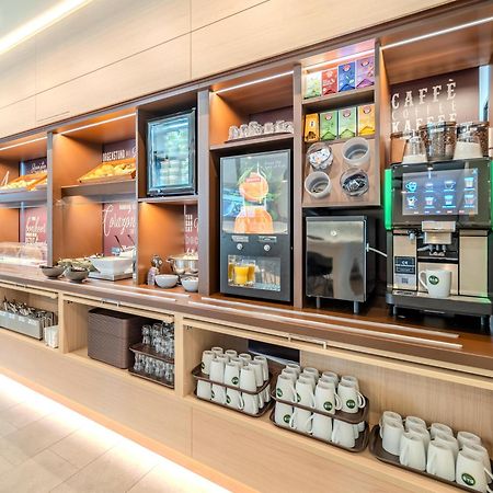 B&B Hotel Offenburg-Hbf Екстериор снимка