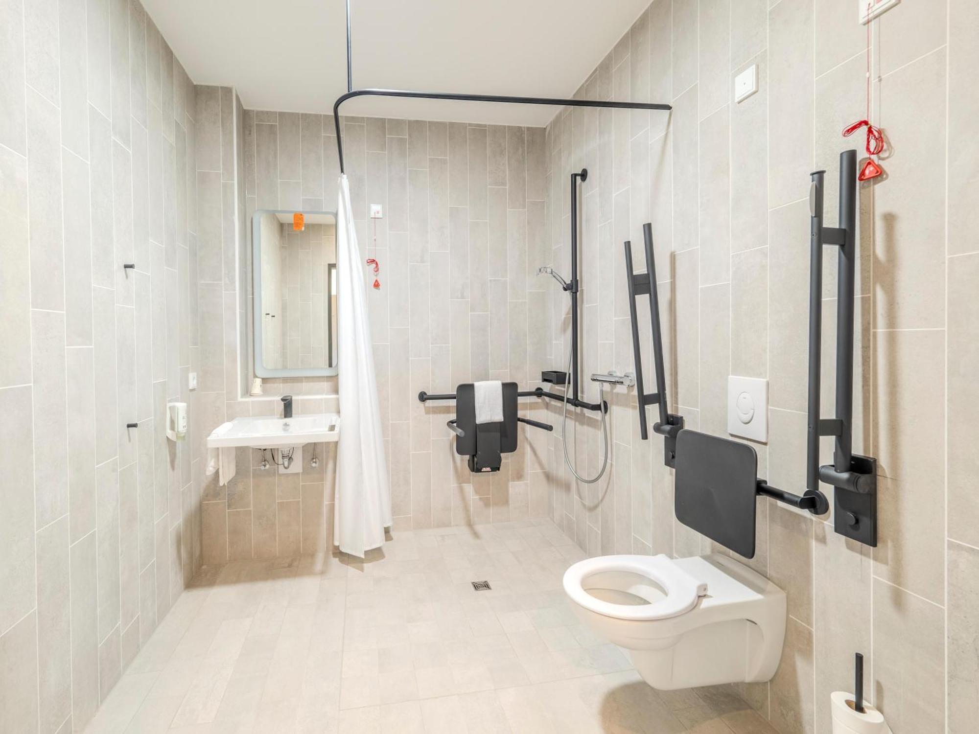 B&B Hotel Offenburg-Hbf Екстериор снимка