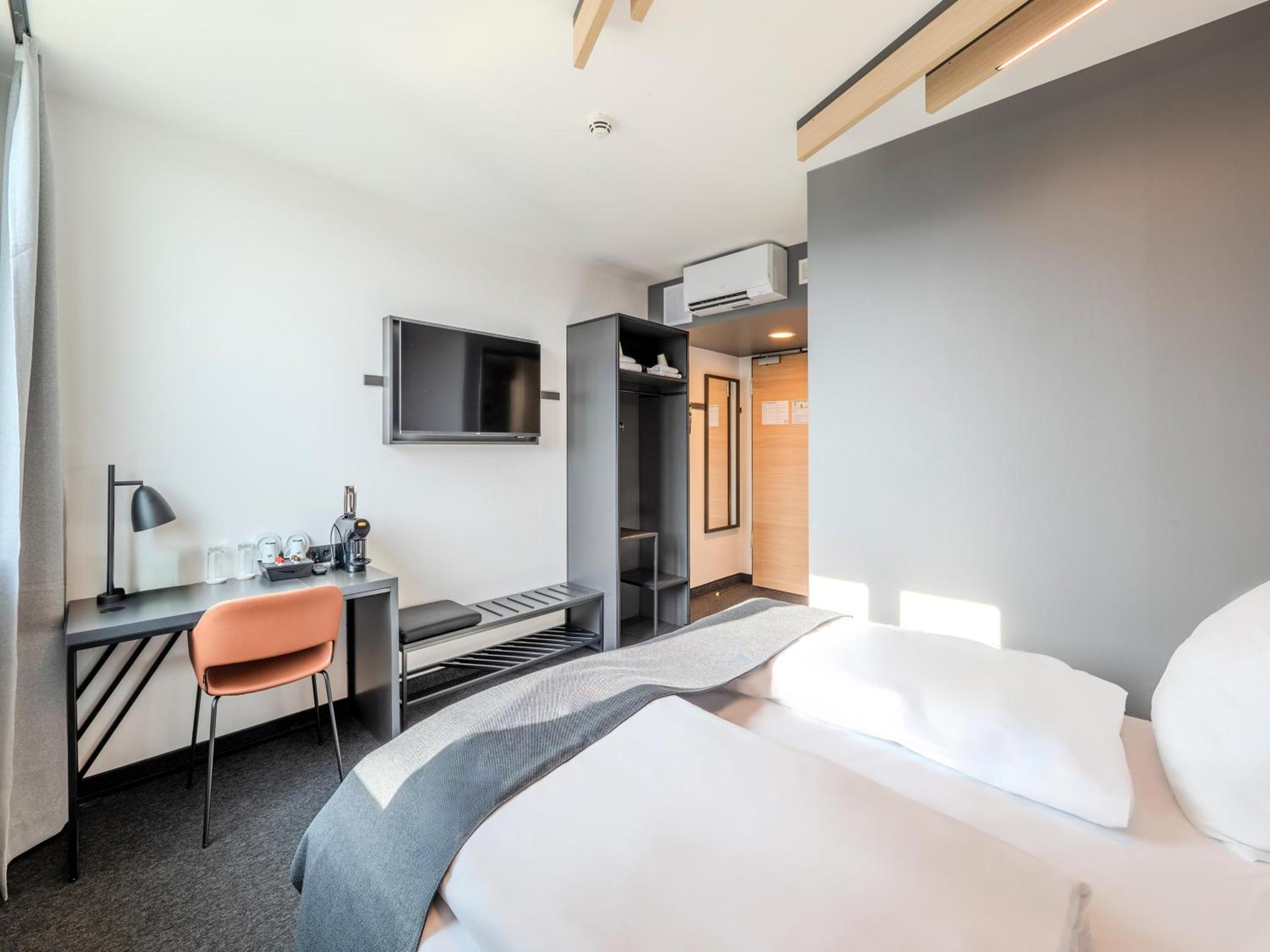 B&B Hotel Offenburg-Hbf Екстериор снимка