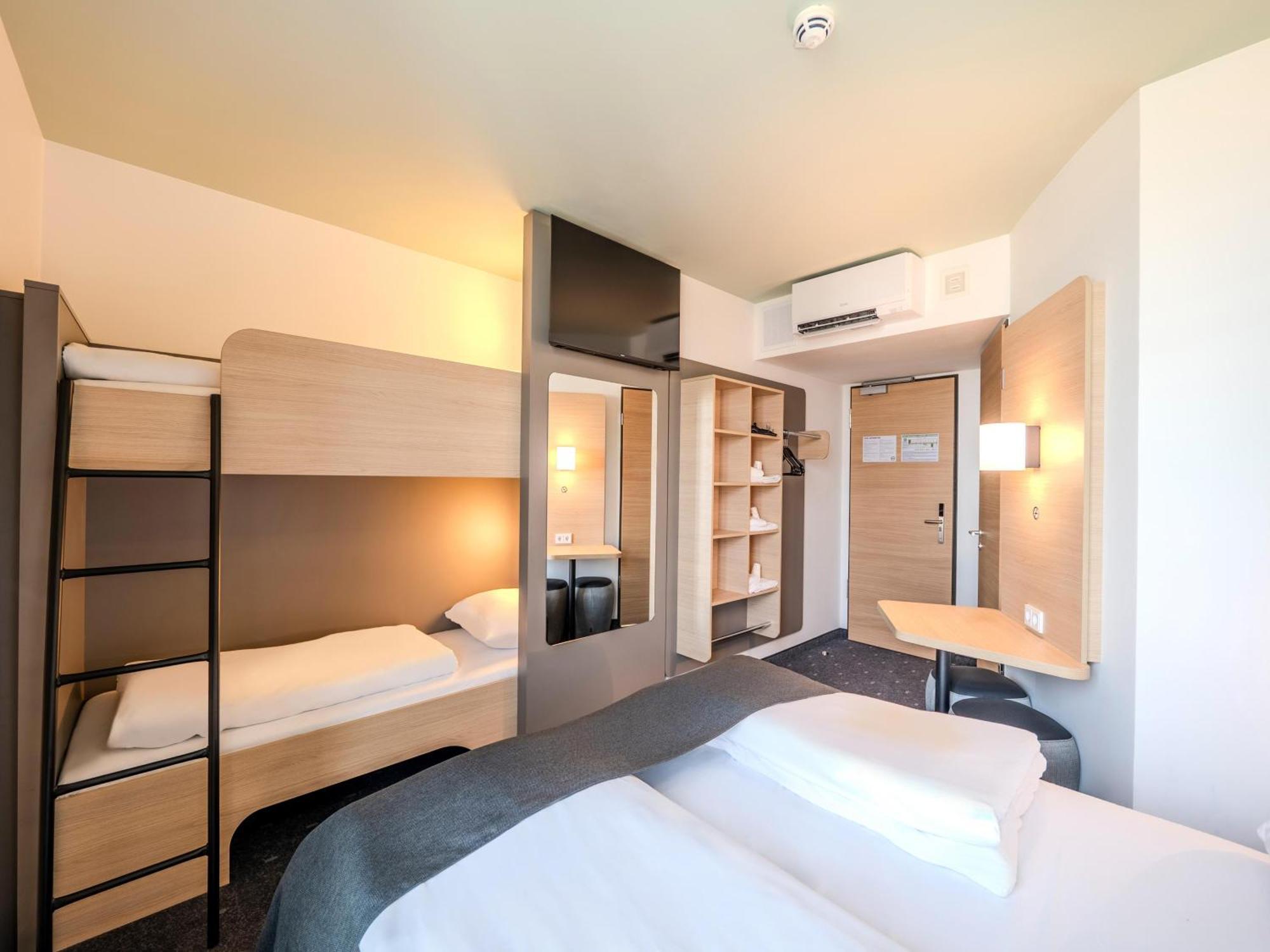 B&B Hotel Offenburg-Hbf Екстериор снимка