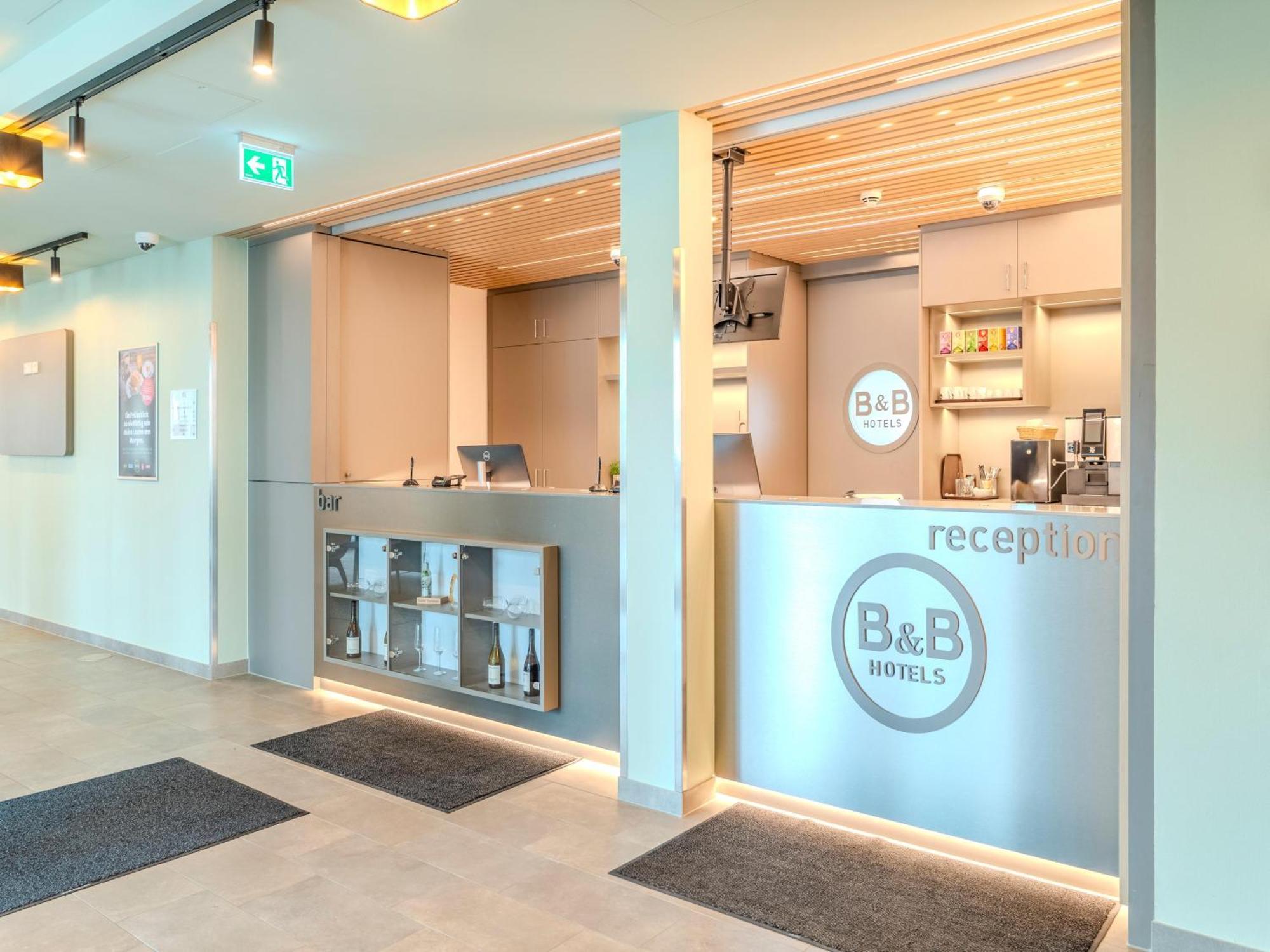 B&B Hotel Offenburg-Hbf Екстериор снимка