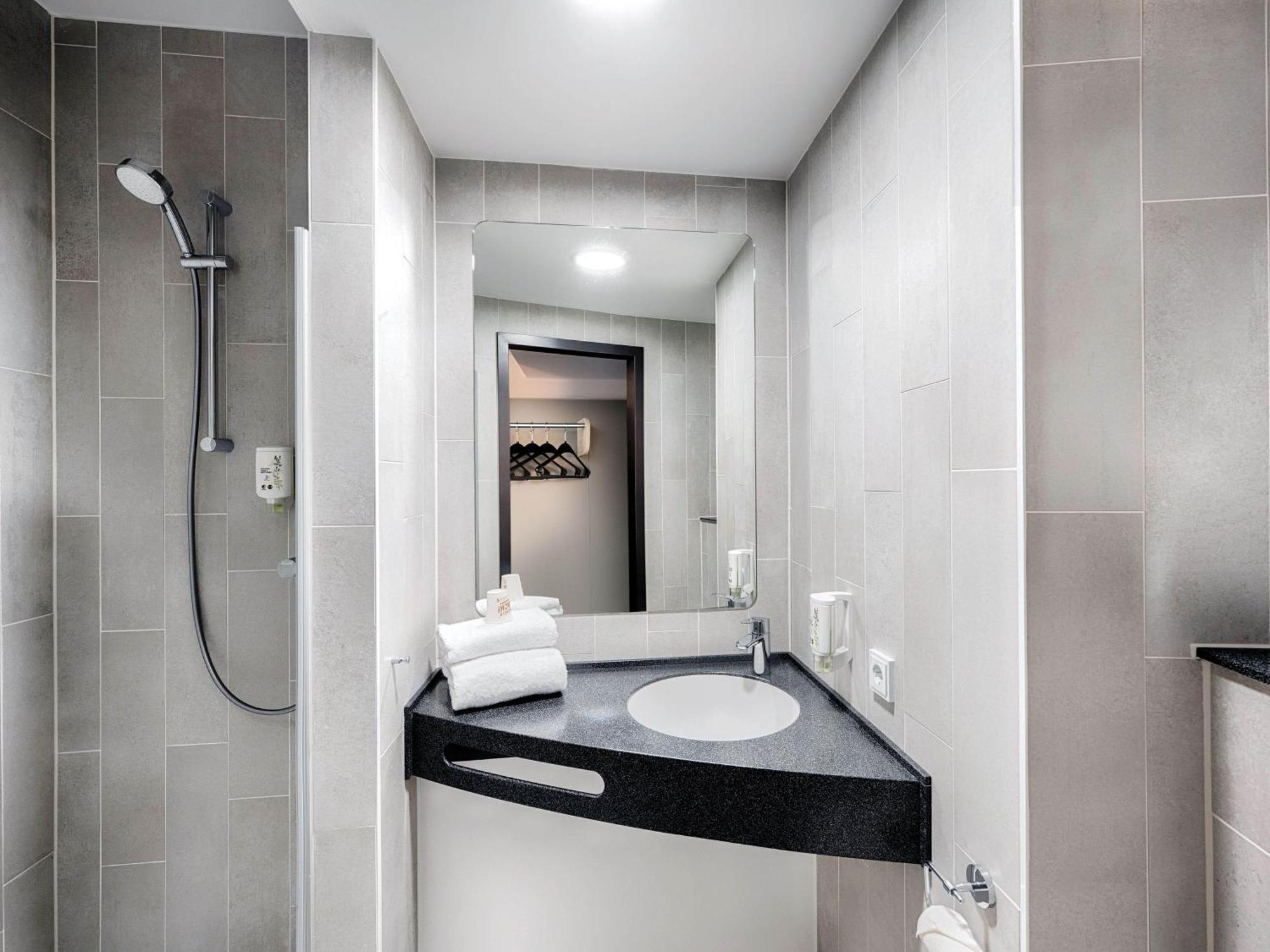 B&B Hotel Offenburg-Hbf Екстериор снимка